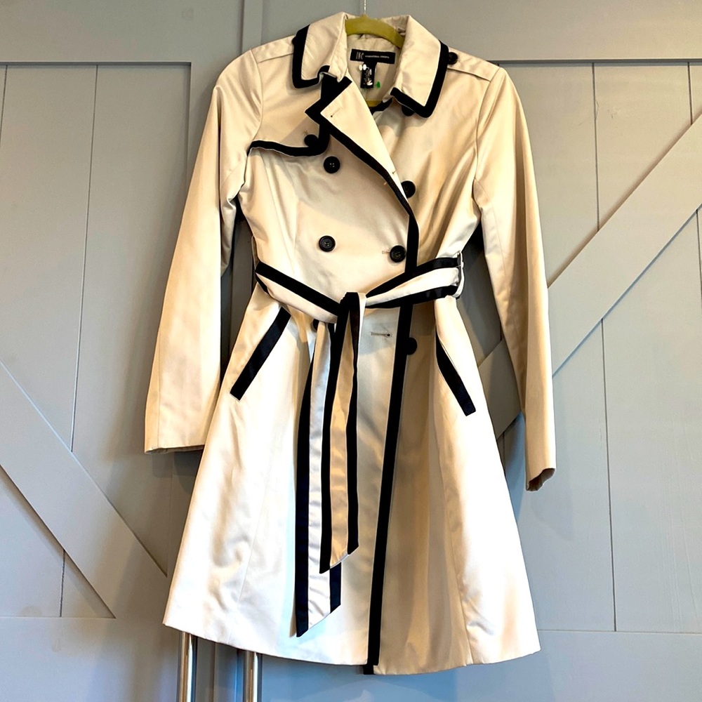 Beautiful stylish trench coat!